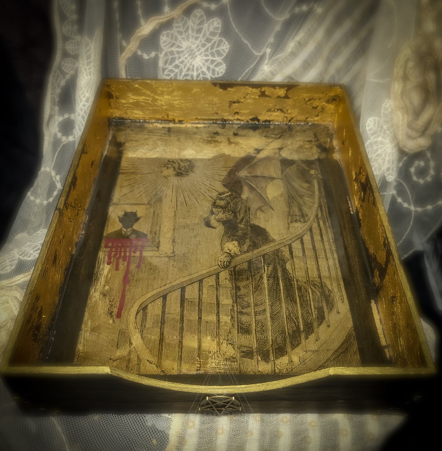 GLITCHES IN THE HALO Tray